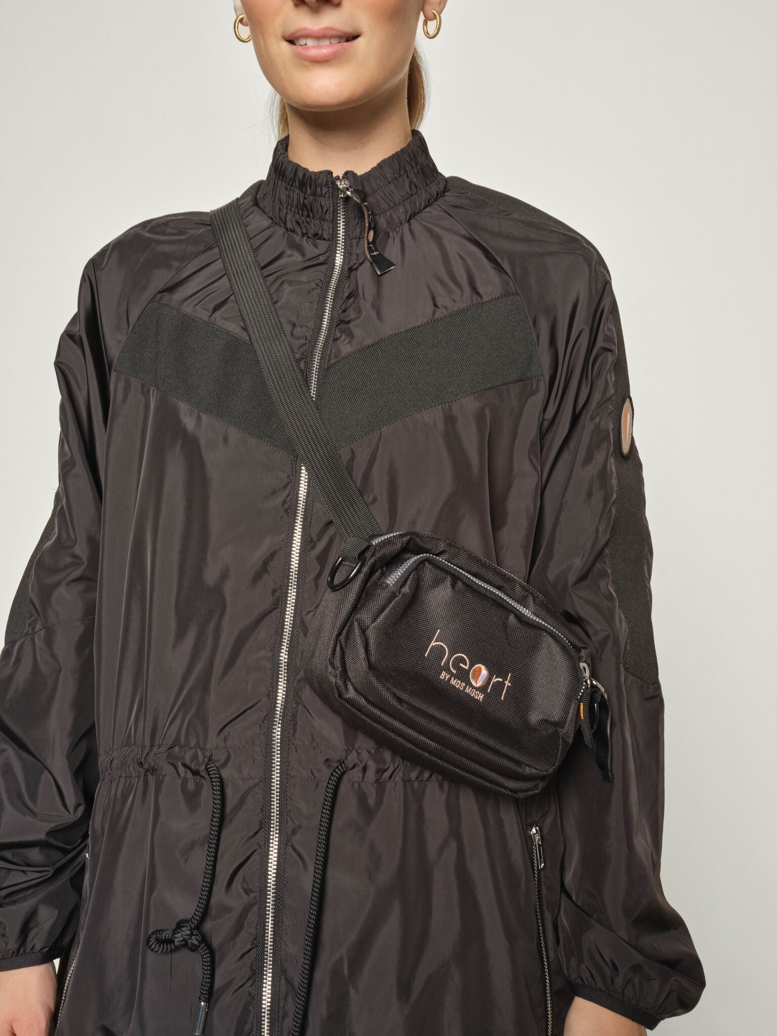 Modelshot / Black / Detail